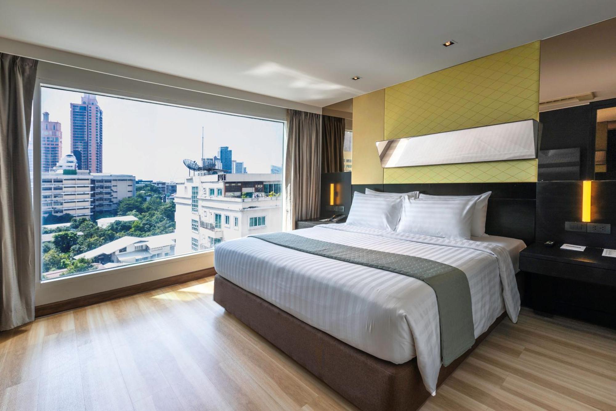 Golden Tulip Mandison Suites Bangkok Bagian luar foto