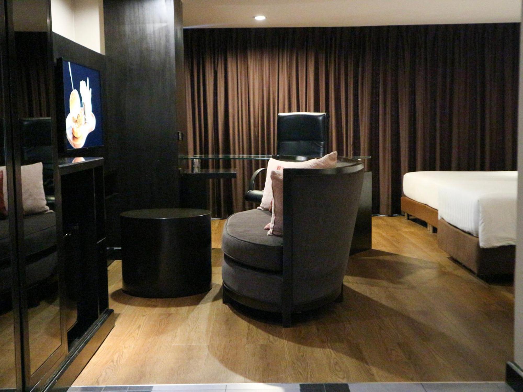 Golden Tulip Mandison Suites Bangkok Bagian luar foto
