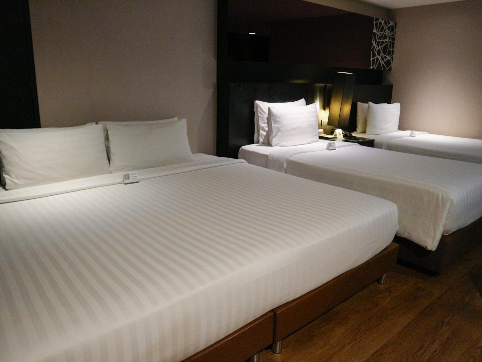 Golden Tulip Mandison Suites Bangkok Bagian luar foto