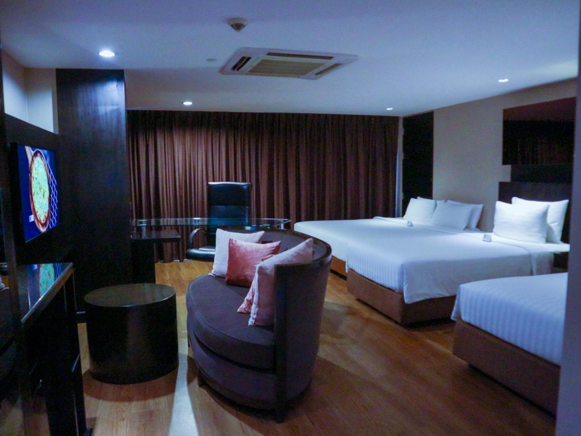 Golden Tulip Mandison Suites Bangkok Bagian luar foto