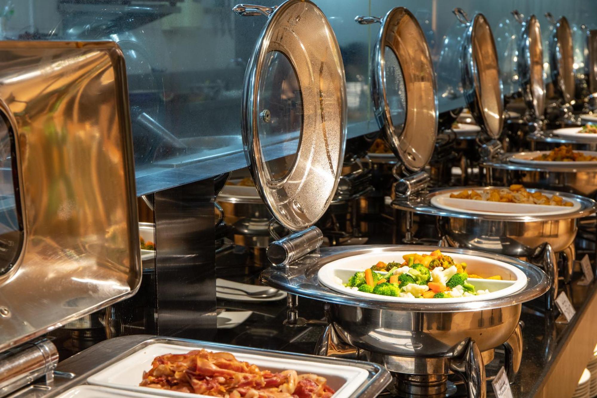 Golden Tulip Mandison Suites Bangkok Bagian luar foto